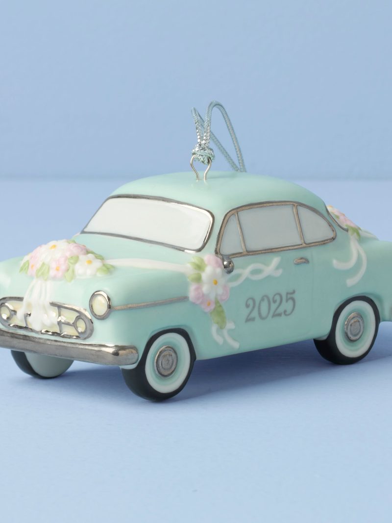 2025 Just Married Vintage Car Ornament
